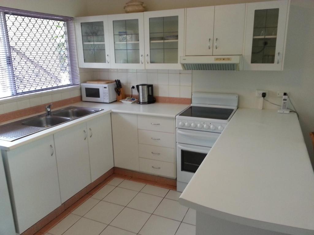 Clifton Sands Holiday Units Clifton Beach Room photo